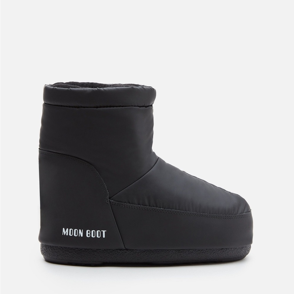 Moon Boots- No lace size 35